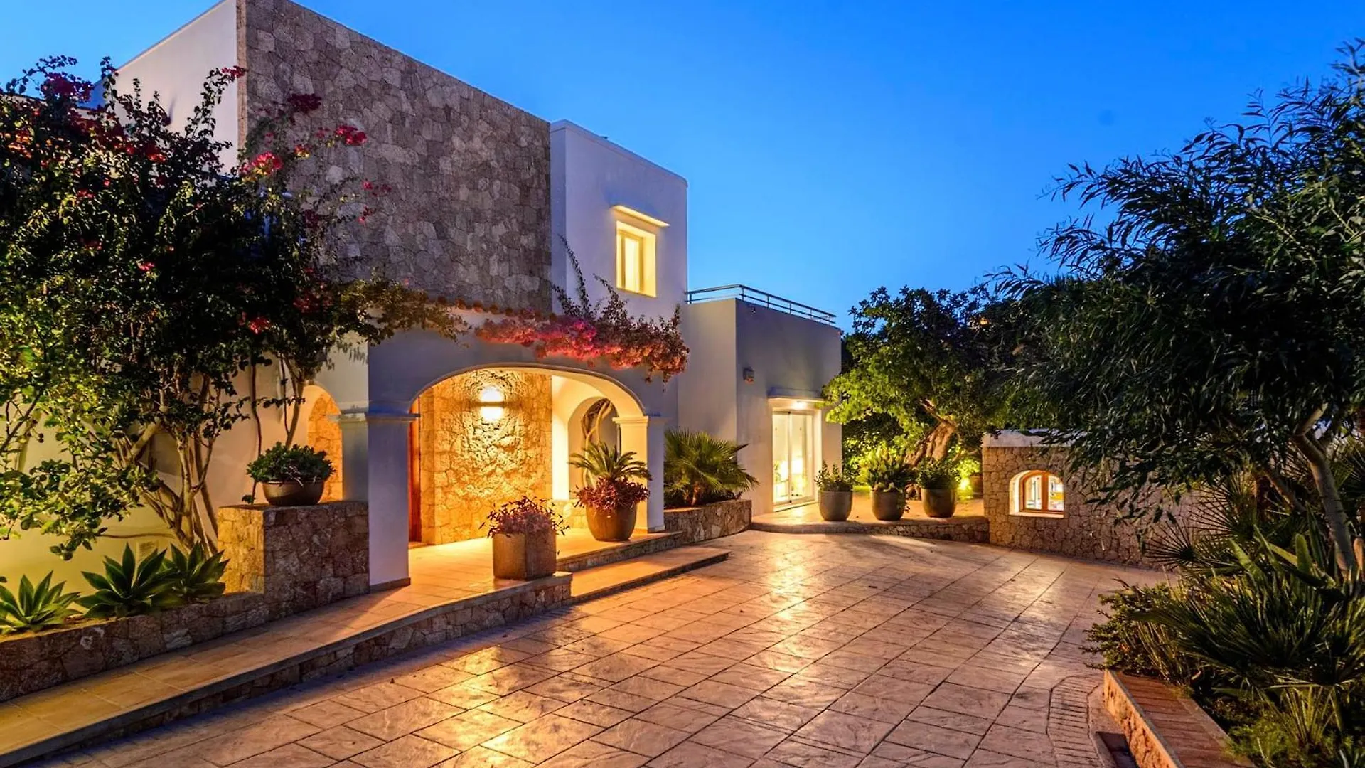 Villa Can Joan I - Fantastic Sunset Views And Family Friendly - Sant Antoni de Portmany